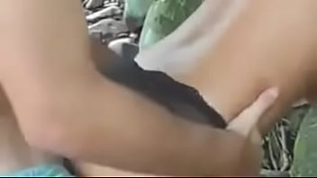 Preview 2 of Full Sexy Movie Xxxx - Levou esposa gostosa pro mato e filmou ela fodendo gostoso com amigo de pescaria