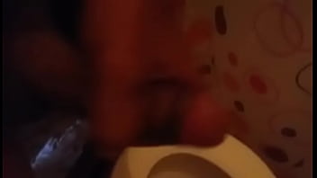 Preview 3 of Freelive Cam - PUNHETA NO BANHEIRO DO AN&Ocirc_NIMO