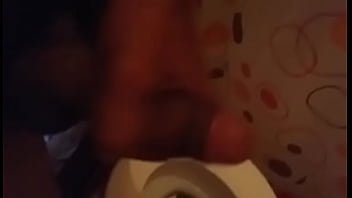 Preview 1 of Freelive Cam - PUNHETA NO BANHEIRO DO AN&Ocirc_NIMO