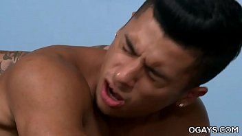 Preview 4 of Angolanas Perdendo Irgidade - Huge cocked stud fucks a skinny latino