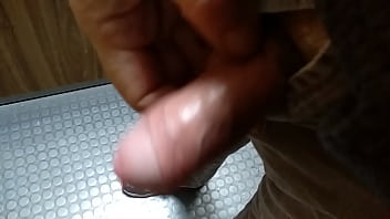 Preview 2 of Indian Aunt And Servent6 - VID 20180226 mostrandola en el ascensor
