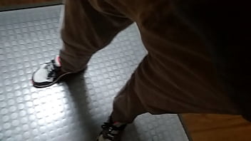 Preview 1 of Indian Aunt And Servent6 - VID 20180226 mostrandola en el ascensor