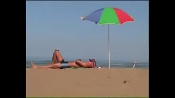 Preview 1 of Xxx Videodezoofilia Org - Beachhandjob 3