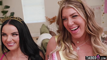 Preview 3 of Xxx Mom Sex Home - Black pizza guy gets reverse gangbanged at a MILF bachelorette party