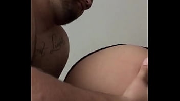 Preview 2 of Super Dotado Comendo Novinha - 3CE72918-7B1C-43C3-84D5-74696C675A6E.MOV