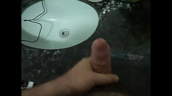 Preview 1 of New Assgrls 2018 - gozando na pia do banheiro.AVI