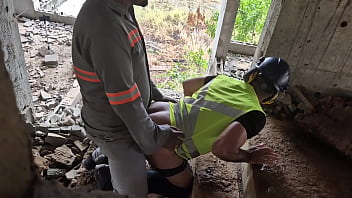 Preview 3 of Sxoleio Anal - Pausa no trabalho pra fuder com o oper&aacute_rio da el&eacute_trica