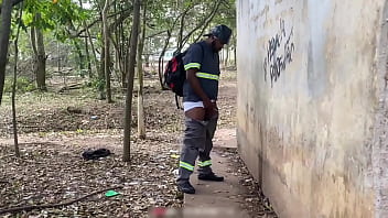 Preview 1 of Class Student And Teache4r - Trabalhador fode cara no parque e depois goza na boca dele