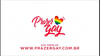 Preview 1 of Lover Housewife - Chupando a pica do amigo no bus&atilde_o - WWW.PRAZERGAY.COM.BR
