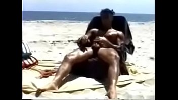 Preview 1 of Know That You - Punhetando sob sol quente na praia