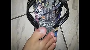 Preview 4 of Telugu Clg Gril - Derramando porra no chinelo do meu vizinho