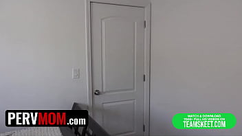 Preview 1 of Desi Papa Sistar - Horny MILF Stepmom Seduces Horny Stepson