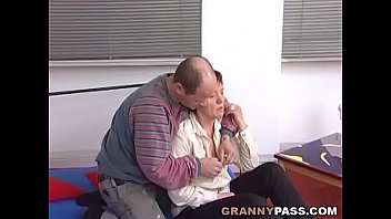 Preview 1 of Jeune Saloppe - German Mature Slut Earns Some Extra Money