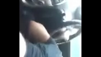 Preview 2 of Loretta Ieri - chica de huamux chupandosela a su novio en su coche en el centro