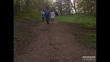 Preview 1 of Incesto Con Papa Porno - Natacha &amp_ Angelica Bella,  threesome in the Anal Park