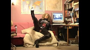Preview 1 of Bag Silat - Roxina2006ZentaiGurlOnLine091206.WMV