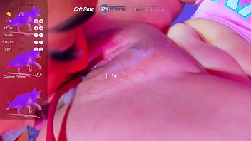 Preview 1 of Oil Masaj Com - They lick this whore&#039_s pussy and she reaches orgasm,  leaving her pussy wet