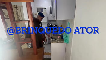 Preview 1 of Indian Sexi Com - Ninfeta chama o rapaz que trabalha no pr&eacute_dio pra fazer um trabalho para ela E ela pagar ele com a bocetinha