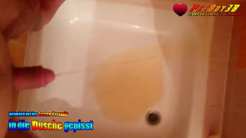 Preview 3 of Little Small Daughter Fucked - Andy weiht (pinkelt) heimlich die Dusche seiner besten Freundin ein