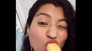 Preview 3 of Suckingn Boobs - Mamando platano