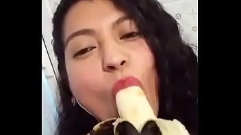 Preview 1 of Suckingn Boobs - Mamando platano