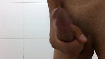 Preview 1 of Asian Tight Skinny - novinho batendo uma em slow motion no banheiro da empresa
