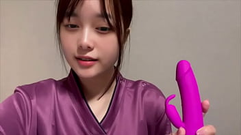 Preview 1 of Bbw Old Ladys - 看護師専門学校の制服を着ながら電マおなにーしたらビチャビチャ聖水が出てきてイキまくりました...