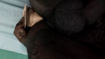 Preview 4 of Girls Wax Their Private Parts - Brincando com meu Consolo -