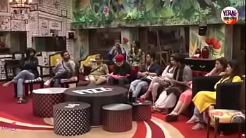 Preview 4 of Fun 4 Helen - Hina Khan ne public main apni kamar nachkai