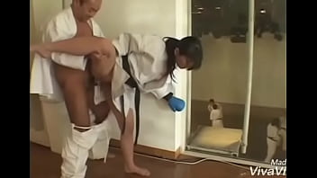 Preview 1 of Gude Mukh Diye Chatche - Can anybody identify this video title? Or actress name?