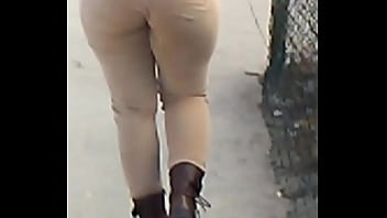 Preview 4 of Tamil Xxx Hot Aunty Videos - Big spanish booty walking around