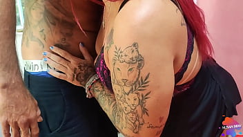 Preview 1 of Exxxx Vdideo - Boquete no tatuado no quarto da minha amiga,  gozei gostoso na boca dele