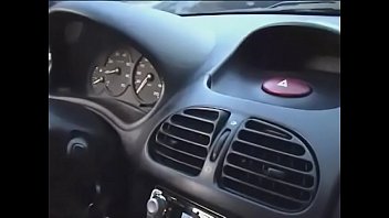 Preview 1 of Xxx Garl And Animal Pig - Gostosa se exibindo pra macho no carro