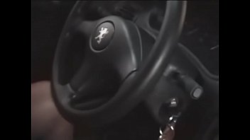 Preview 4 of Xxx Garl And Animal Pig - Gostosa se exibindo pra macho no carro