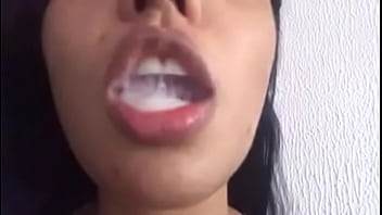 Preview 1 of Is It To Small - Morena engolindo porra (swallowing my cum)