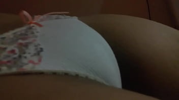 Preview 1 of Breasts Milking Xxx - Gostosa exibindo seu pacot&atilde_o