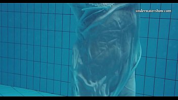Preview 2 of Chubby Sex Tumbuk - Hot teen unterwasser swims and strips