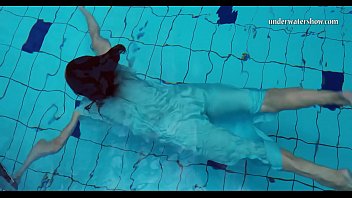 Preview 1 of Chubby Sex Tumbuk - Hot teen unterwasser swims and strips
