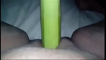 Preview 3 of Mak Lagi Tidur - madura masturbandose con un banano