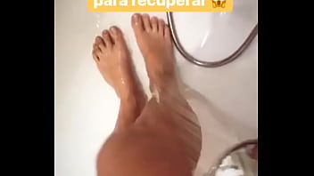Preview 2 of Free Nude Lesbian - Video Instagram Irene Junquera reflejo ducha