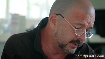Preview 1 of Dando Ou Cu No Maranhao - Familystrokes friend&#039_s stepbrother mails buddy&#039_s stepsister