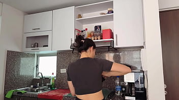 Preview 2 of Group Yoga - Soy la amante del esposo de mi amiga,  as&iacute_ que la consuelo con sexo l&eacute_sbico.
