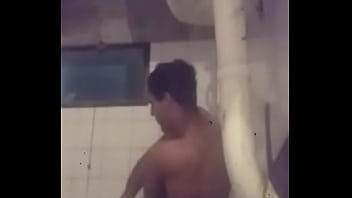 Preview 2 of Uma Mulher Com Quatro Homens - Se pajea cuando su mujer no est&aacute_ y manda su video por whatsapp