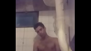 Preview 4 of Uma Mulher Com Quatro Homens - Se pajea cuando su mujer no est&aacute_ y manda su video por whatsapp