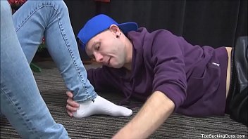Preview 1 of Grandmother Seks - Gizzy and Tristan Christmas Hot Toe Sucking