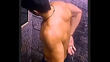 Preview 4 of Porn With Yoga Training - Lucas BBB18 lavando cuzinho no banho