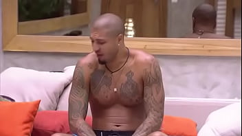 Preview 3 of Long Kisss - BBB Rafael de paul duro na sala