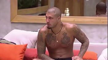 Preview 1 of Long Kisss - BBB Rafael de paul duro na sala