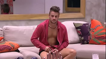 Preview 4 of Long Kisss - BBB Rafael de paul duro na sala