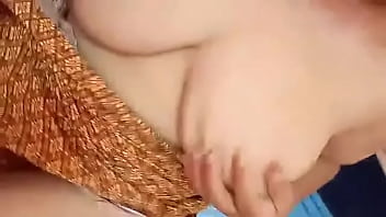 Preview 3 of Fat Girl Virgin Sex - Thai aunty fingering